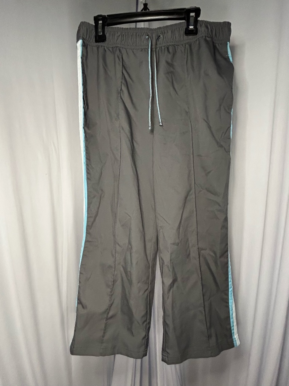 SJB ACTIVE WOMENS ATHLETIC CAPRIS PANTS SIZE M PETITE